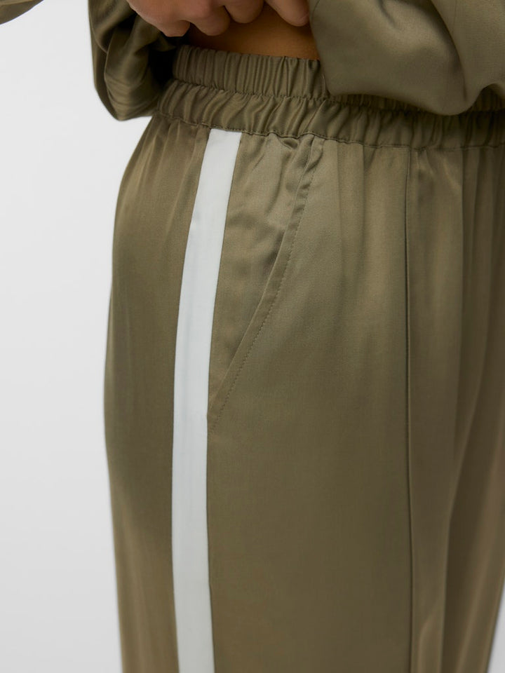 Vmvina Detail Hw Straight Pants Wvn Ga - Groen Dessin