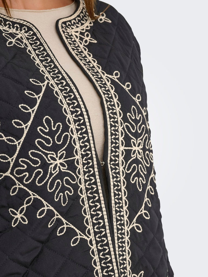 Jdybillie L/s Quilted Emb Shacket  Wvn - Zwart Dessin