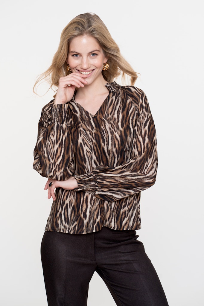 Geisha dames top l/m bruin dessin – seizoen HW2526