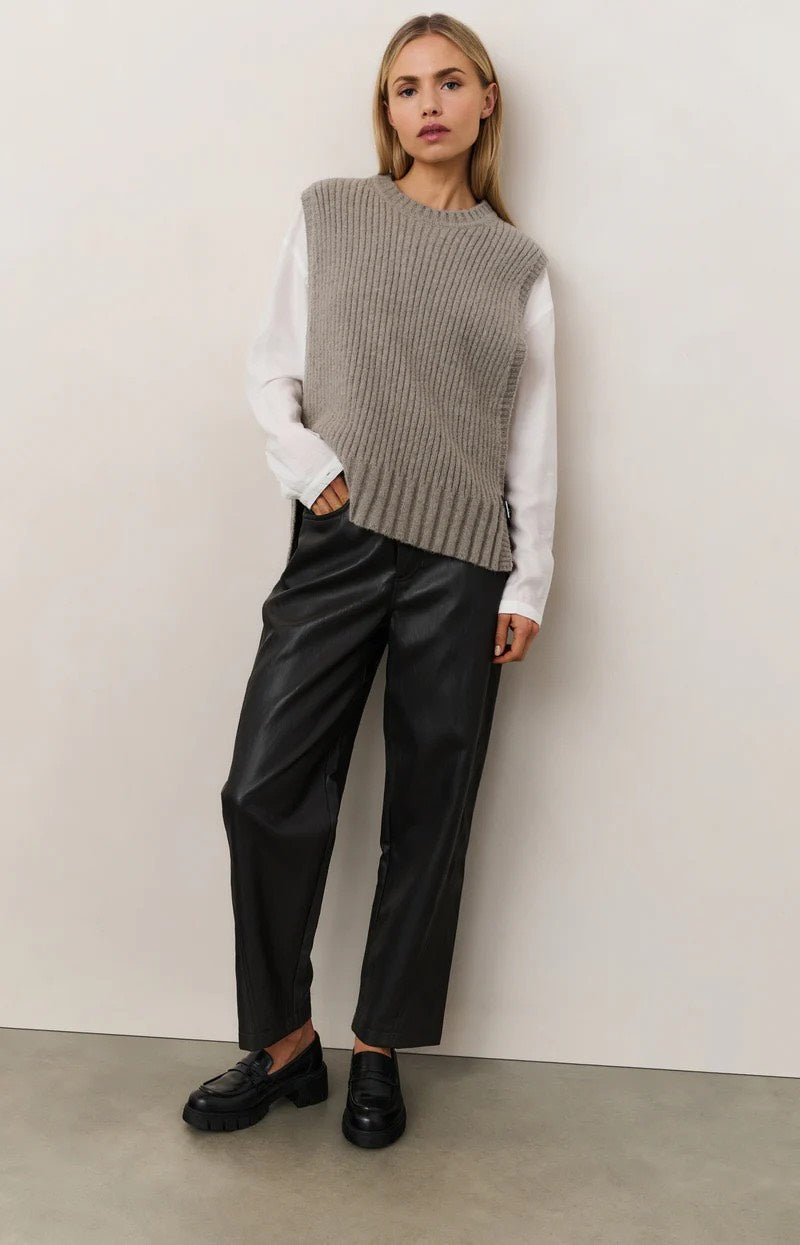 Faux Leather Carrot Fit Trouse - Bruin