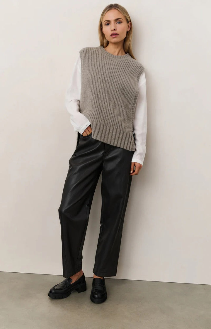 Faux Leather Carrot Fit Trouse - Bruin