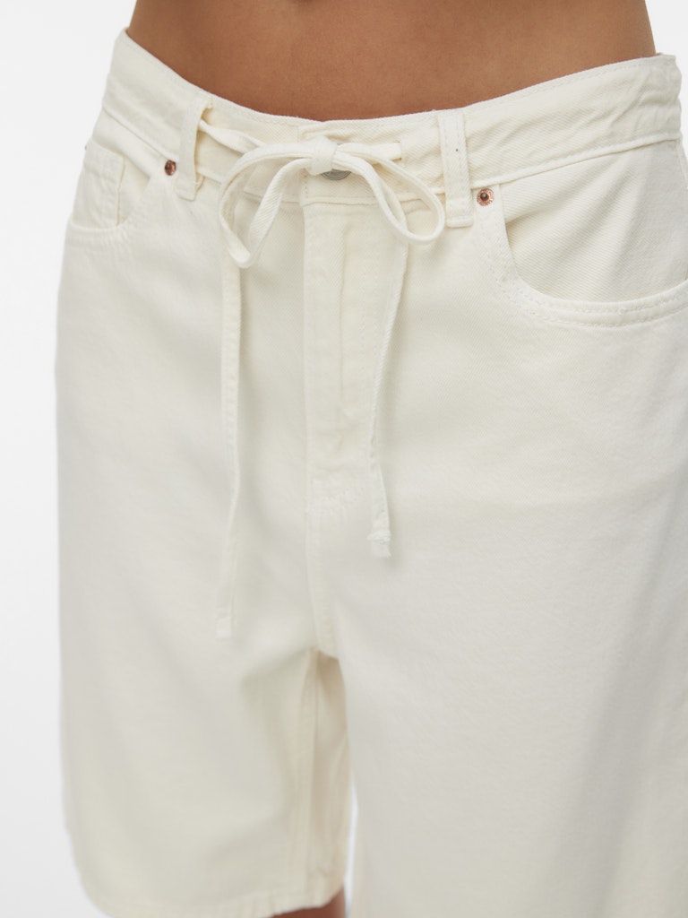 Vmvilla Mr Bermuda Dnm Shorts Mix - Ecru