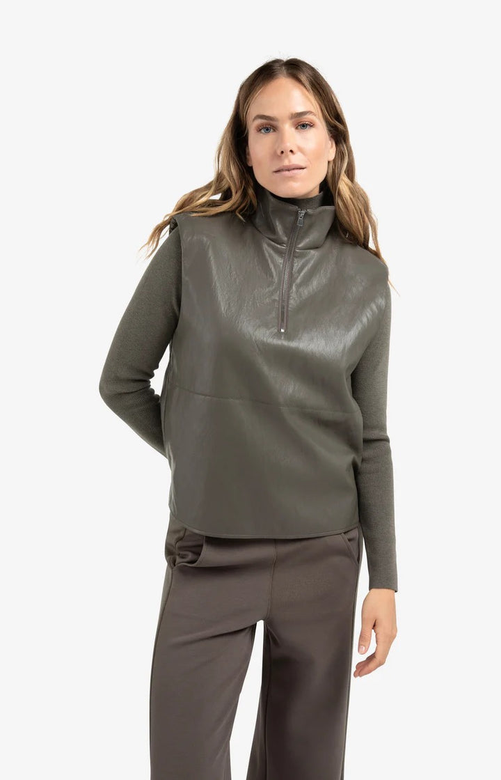 Sleeveless Faux Leather Top - Bruin