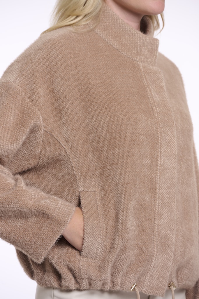 Boxy Jacket With Closure - Bruin Dessin