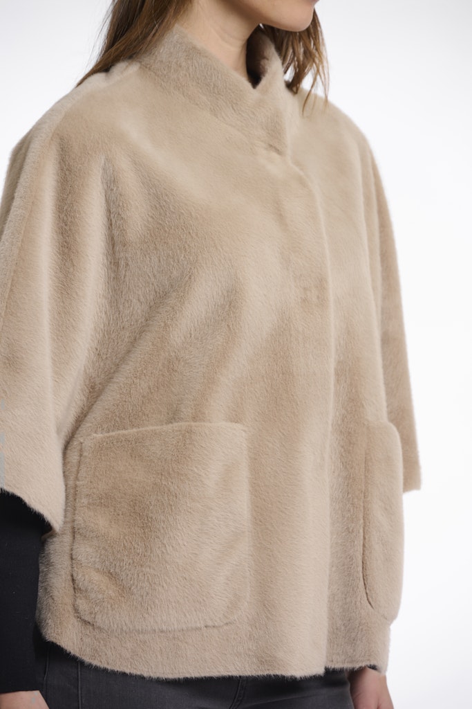 Faux Fur Cape - Zand