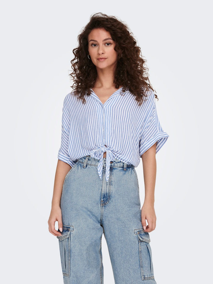 Onlpaula Life S/s Tie Shirt Wvn Noos - Blauw Dessin