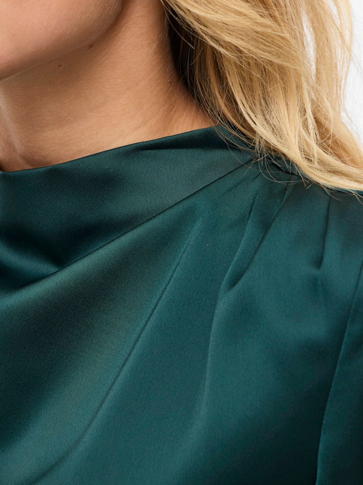 Vilutto High Neck Top/1 - Donkergroen