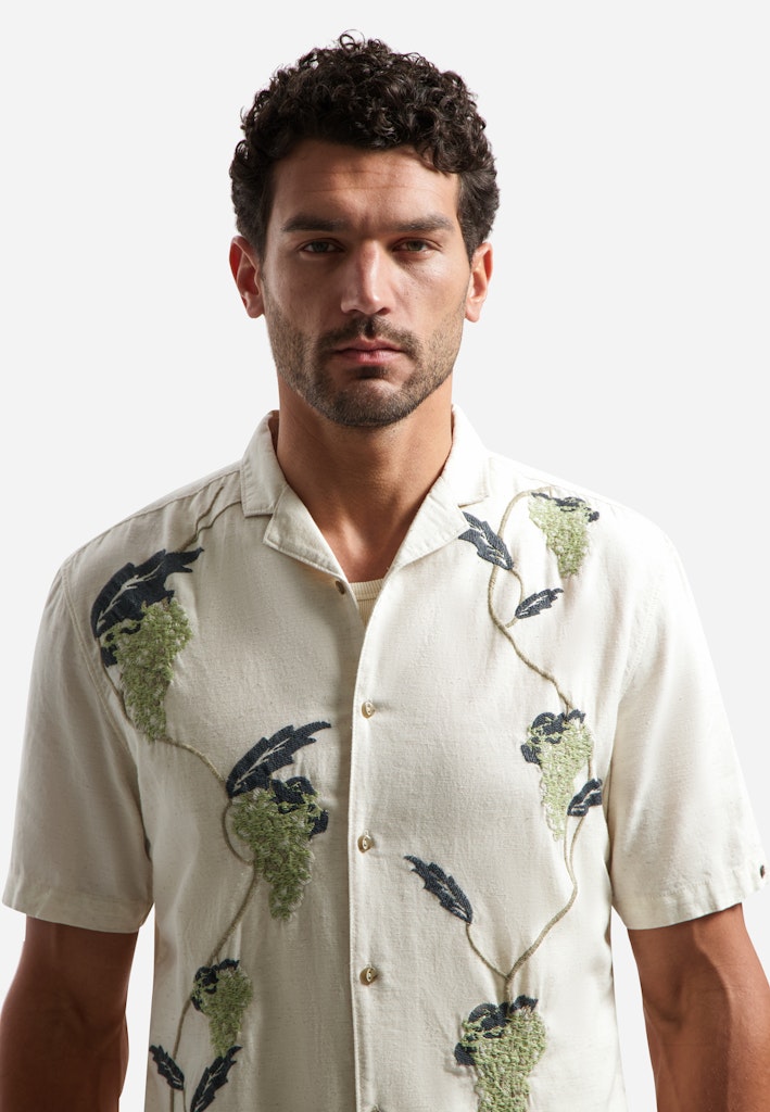 Shirt Short Sleeve Placed Embroidery - Zand Dessin