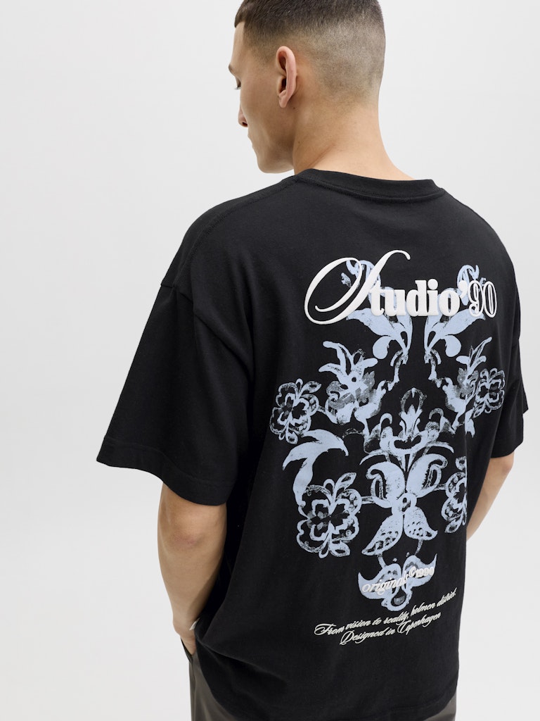 Jormontauk Back Graphic Tee Sscn Ea26 Sn - Zwart