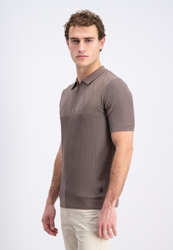 2365203 Aerik - Bruin