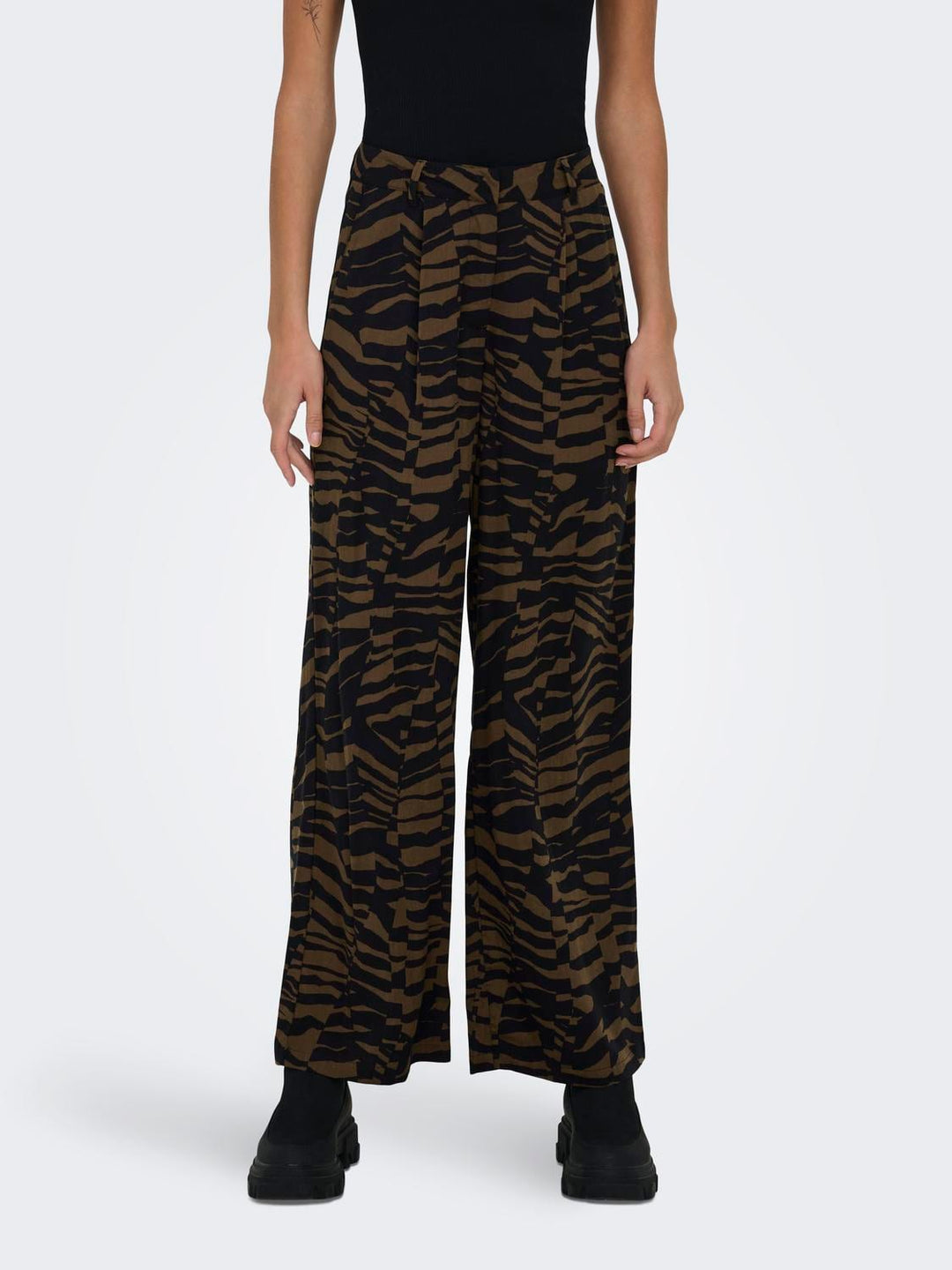 Only ONLBREE TAILORED PANT PTM – dames lange broek bruin dessin