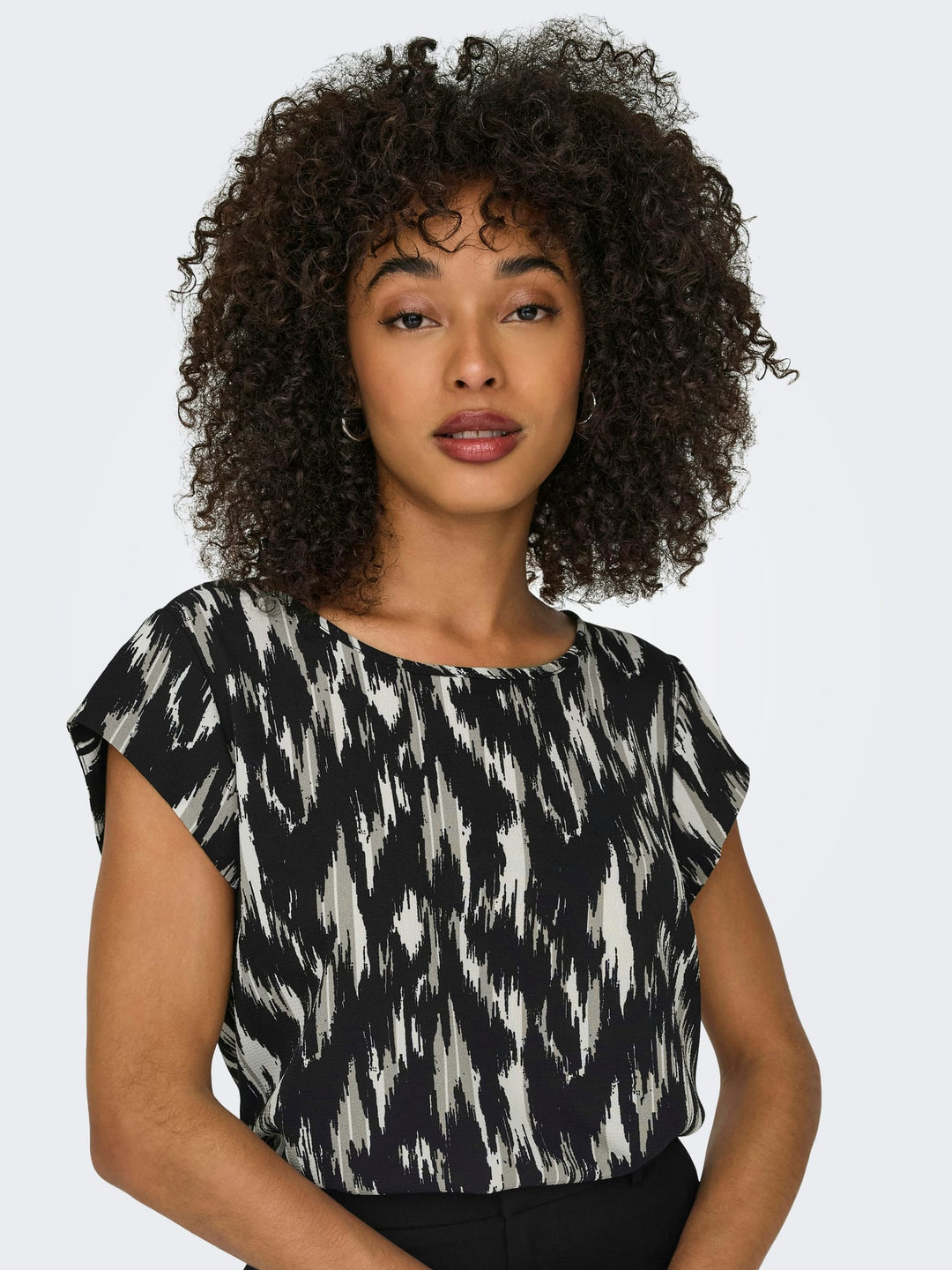 Only 15161116 Vic blouse zwart dessin – dames