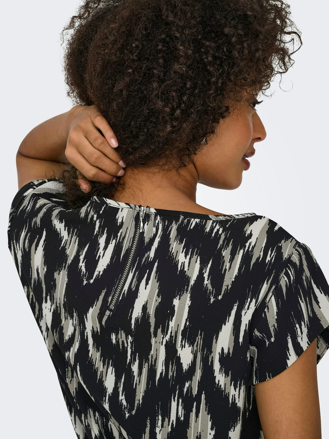 Only 15161116 Vic blouse zwart dessin – dames