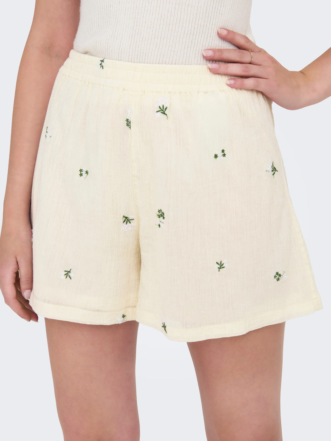 Jacqueline de Yong 15367577 alba short dames ecru dessin