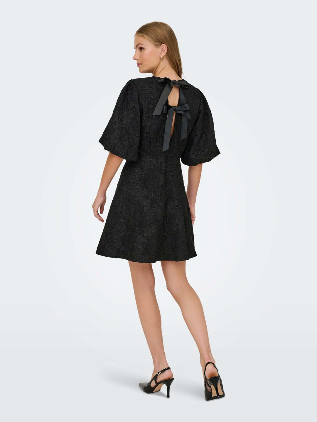 Jacqueline de Yong JDYDORA S/S BOW DRESS zwart – dames jurk