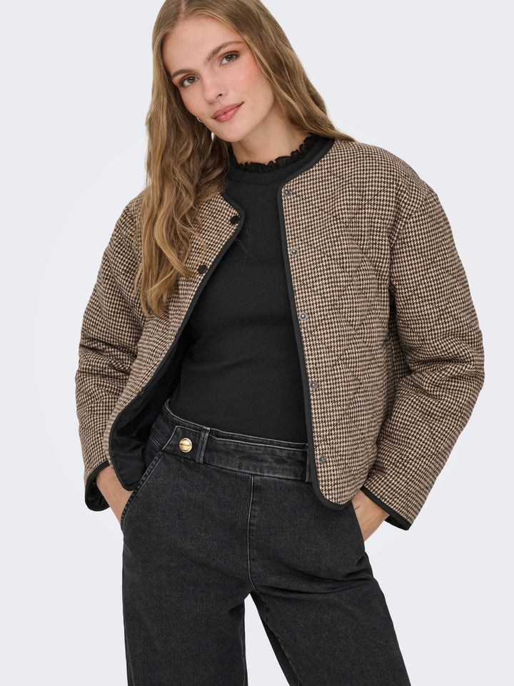 Jacqueline de Yong JDYEMERY L/S Quilted Shacket – dames - Bruin Dessin