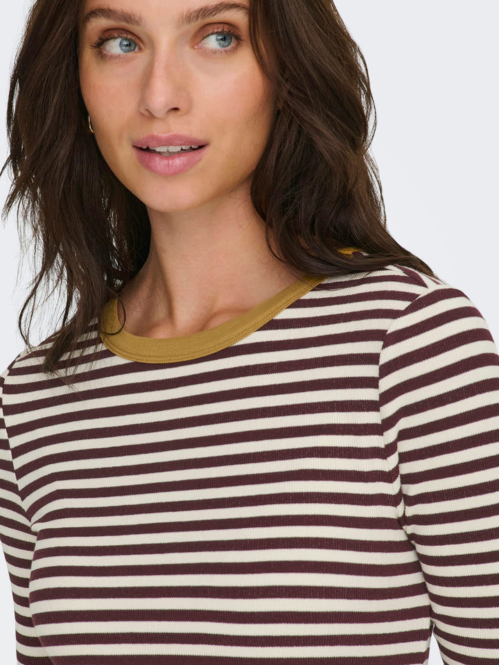 Only ONLELENE L/S FITTED TOP JRS – dames t-shirt - Rood Dessin