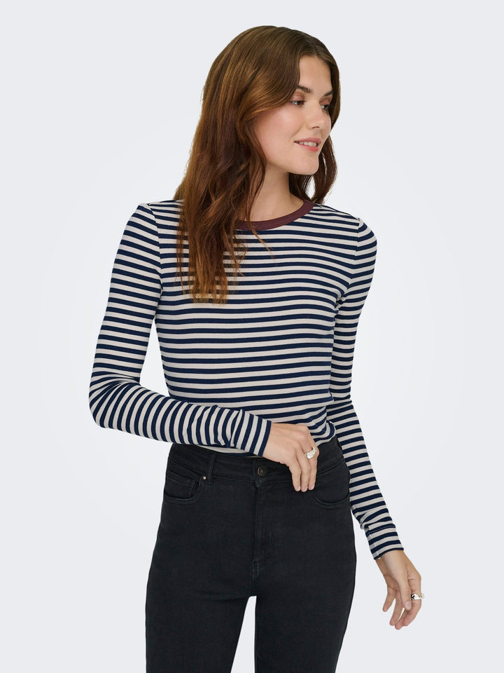 Only elene t-shirt l/m dames blauw dessin – casual top