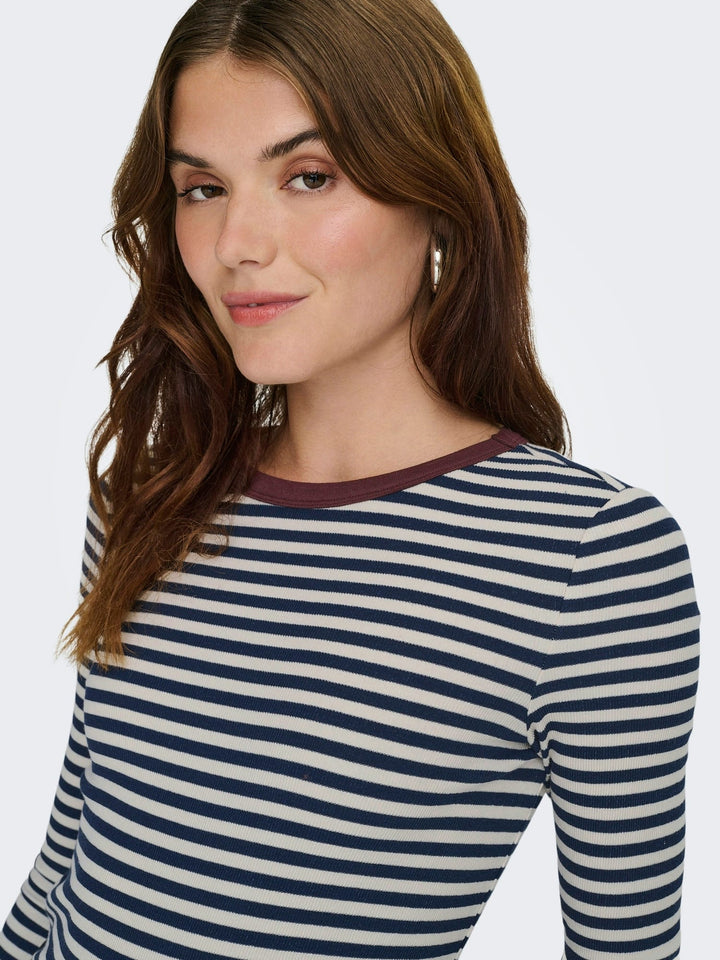 Only elene t-shirt l/m dames blauw dessin – casual top