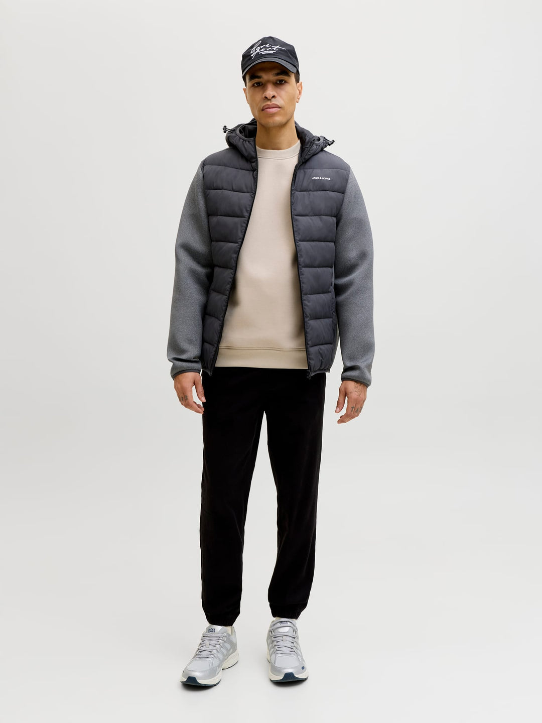 Jack & Jones JCOFUSION SWEAT BADGE CREW NECK – sweater heren - Zand