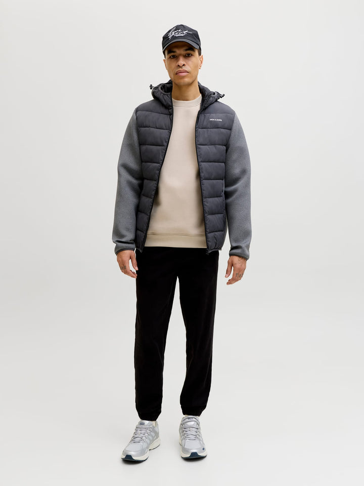 Jack & Jones JCOFUSION SWEAT BADGE CREW NECK – sweater heren - Zand