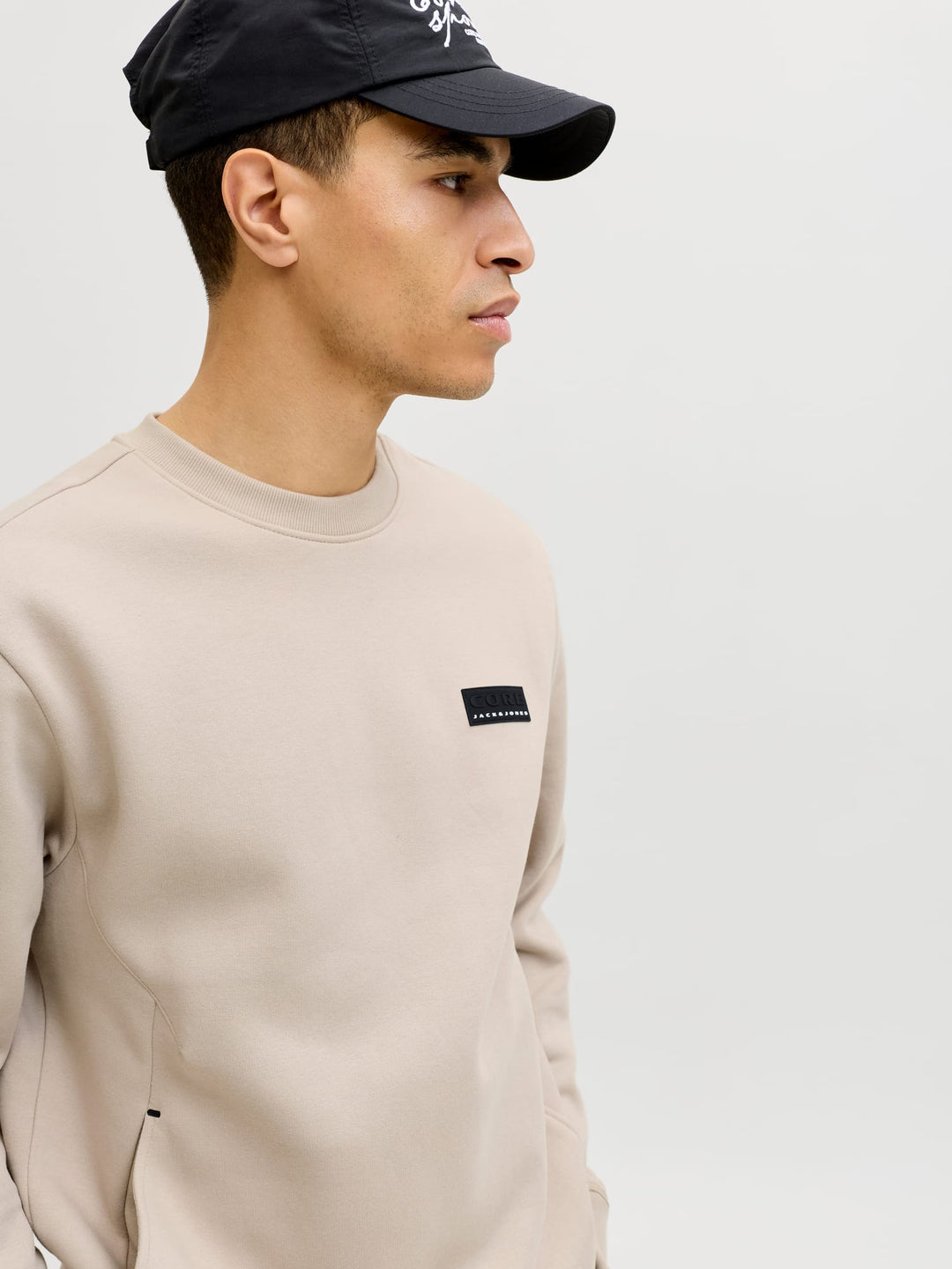 Jack & Jones JCOFUSION SWEAT BADGE CREW NECK – sweater heren - Zand