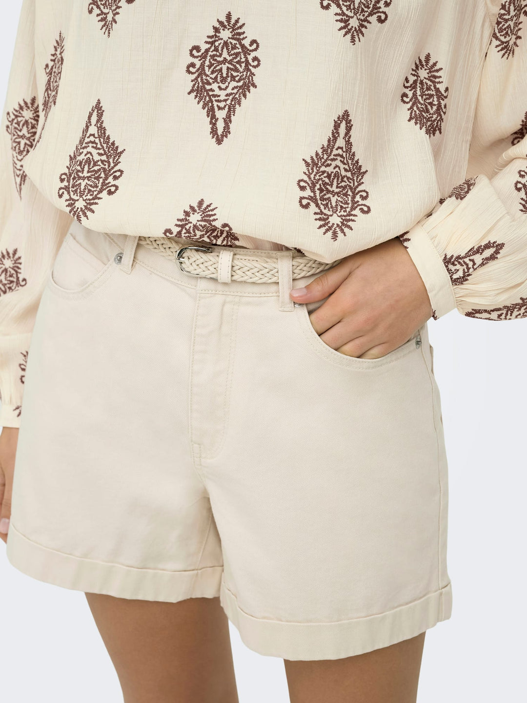 Only ONLVEGA-SILLA HW MOM BELT SHORTS wit dessin – dames