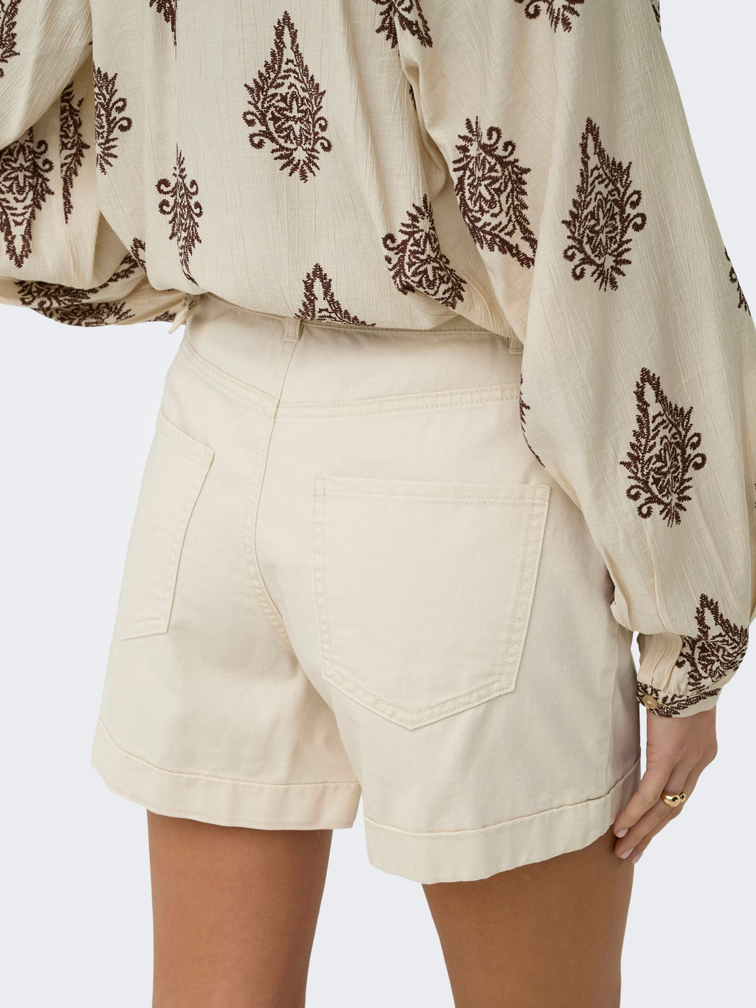 Only ONLVEGA-SILLA HW MOM BELT SHORTS wit dessin – dames