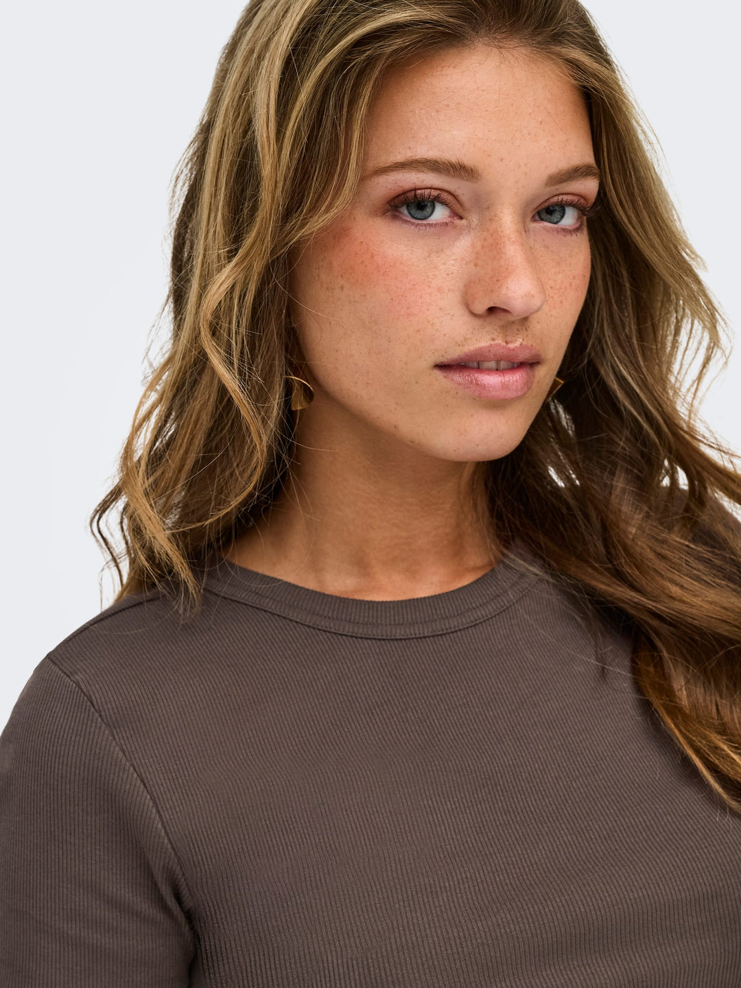 Only T-shirt bruin – dames