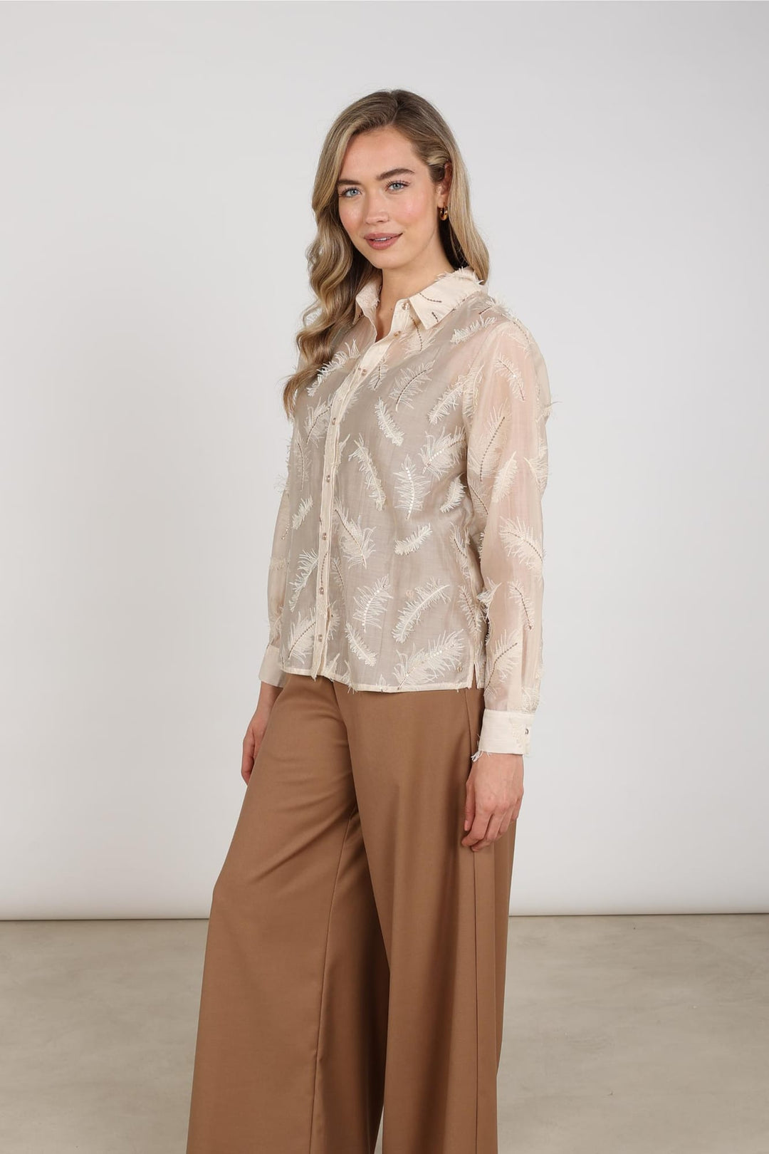 Nukus blouse l/m dames ecru dessin – NKF02179