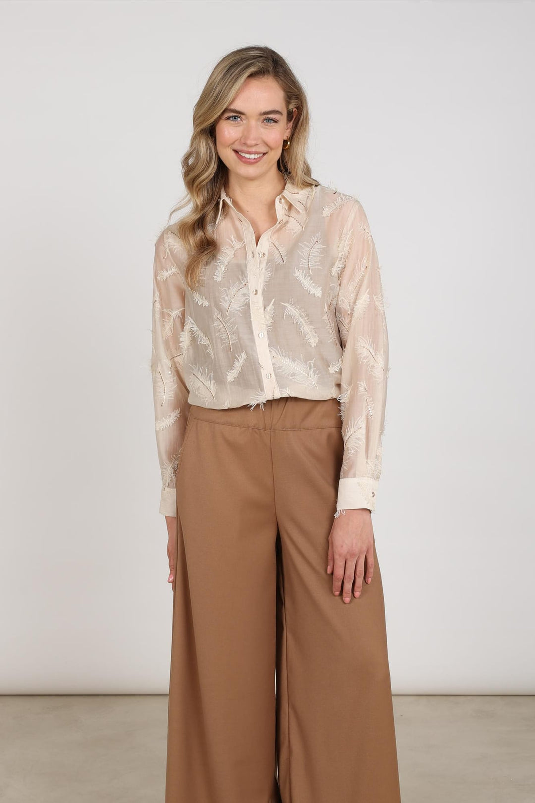 Nukus blouse l/m dames ecru dessin – NKF02179