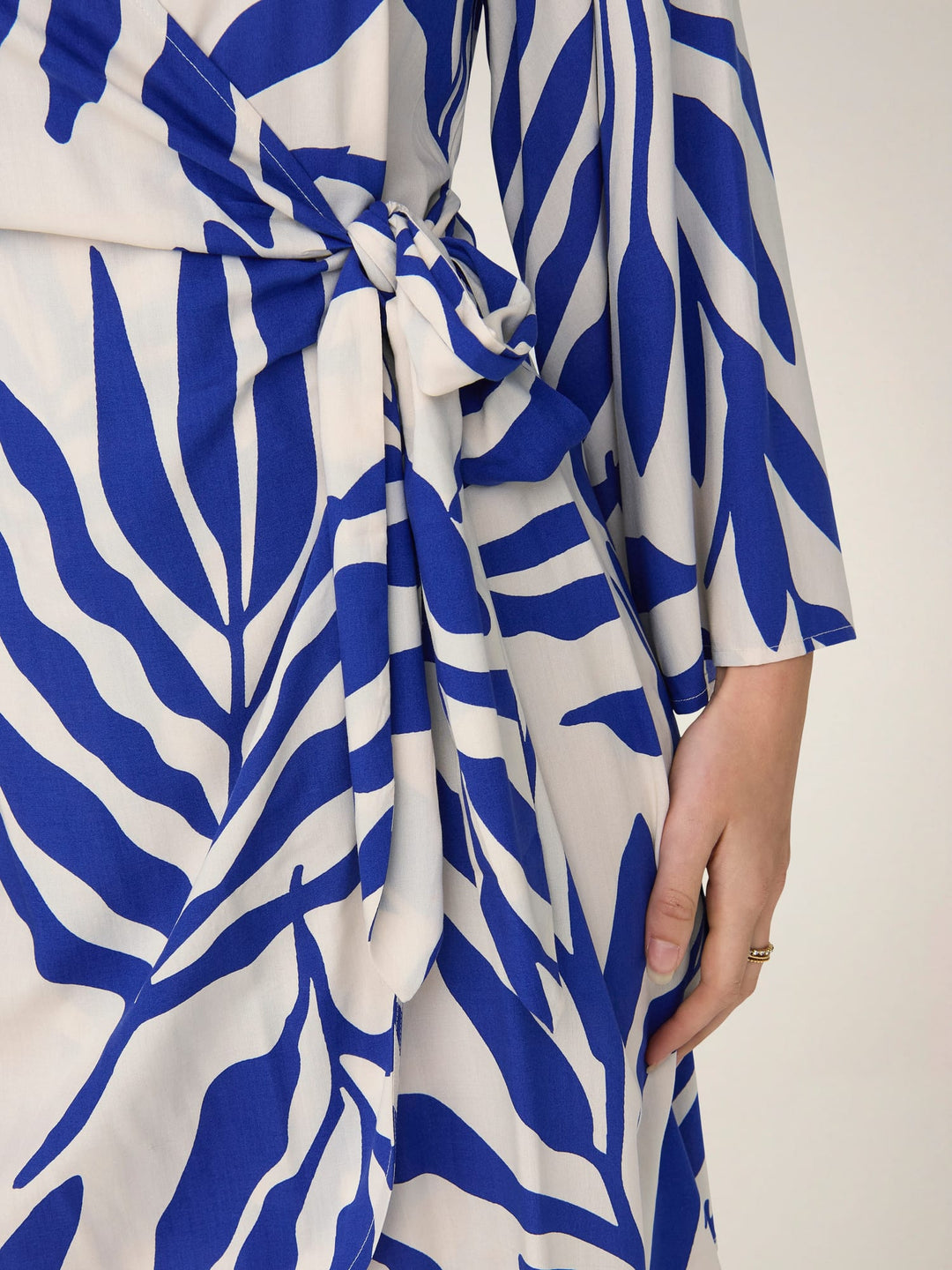 Jacqueline de Yong Sezen jurk kort blauw dessin – dames