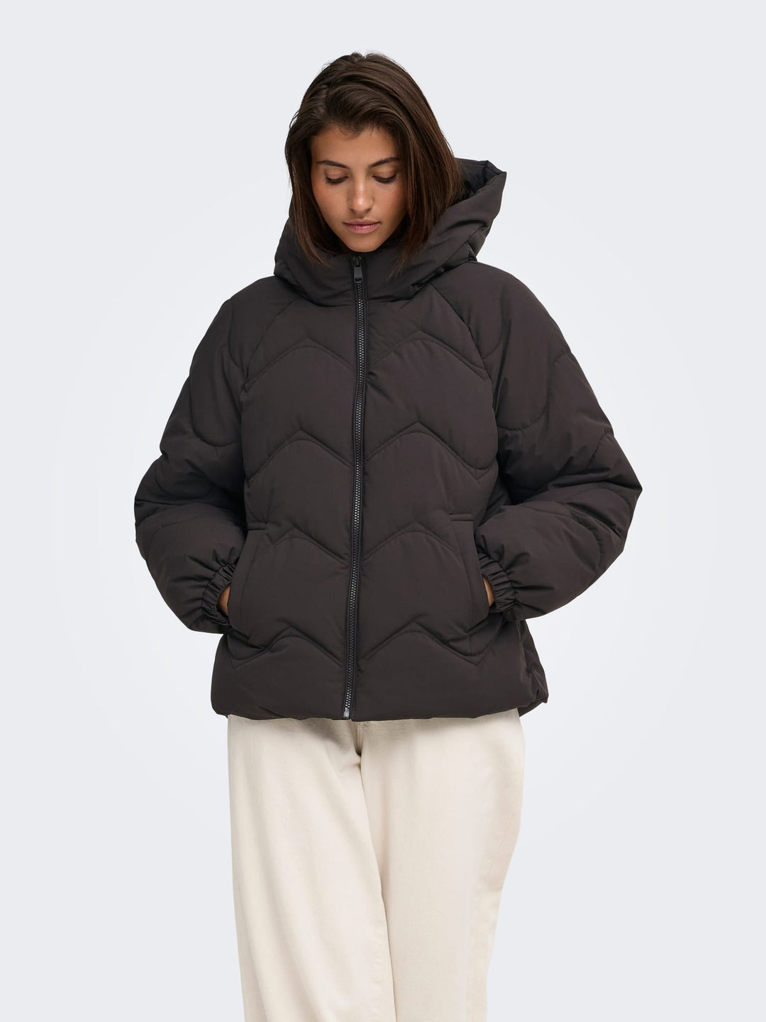 Jacqueline de Yong 15376541 power winterjas bruin – dames