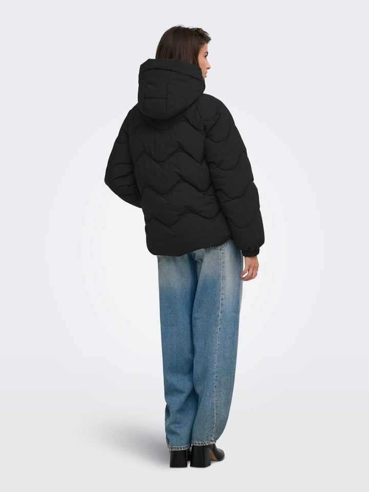 Jacqueline de Yong 15376541 power winterjas zwart – dames