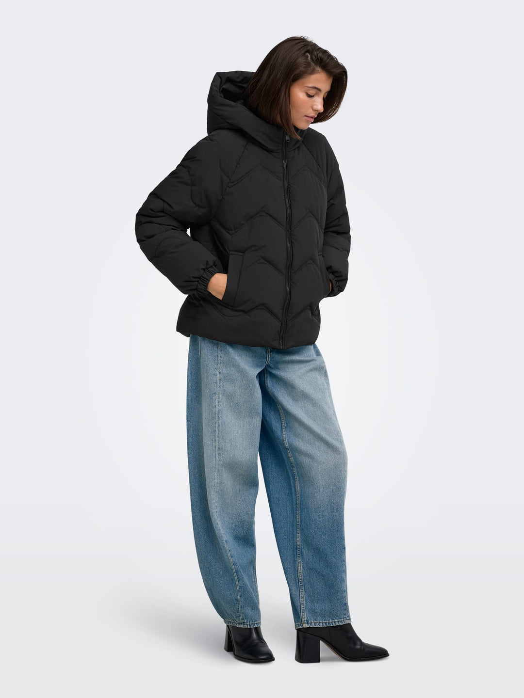 Jacqueline de Yong 15376541 power winterjas zwart – dames