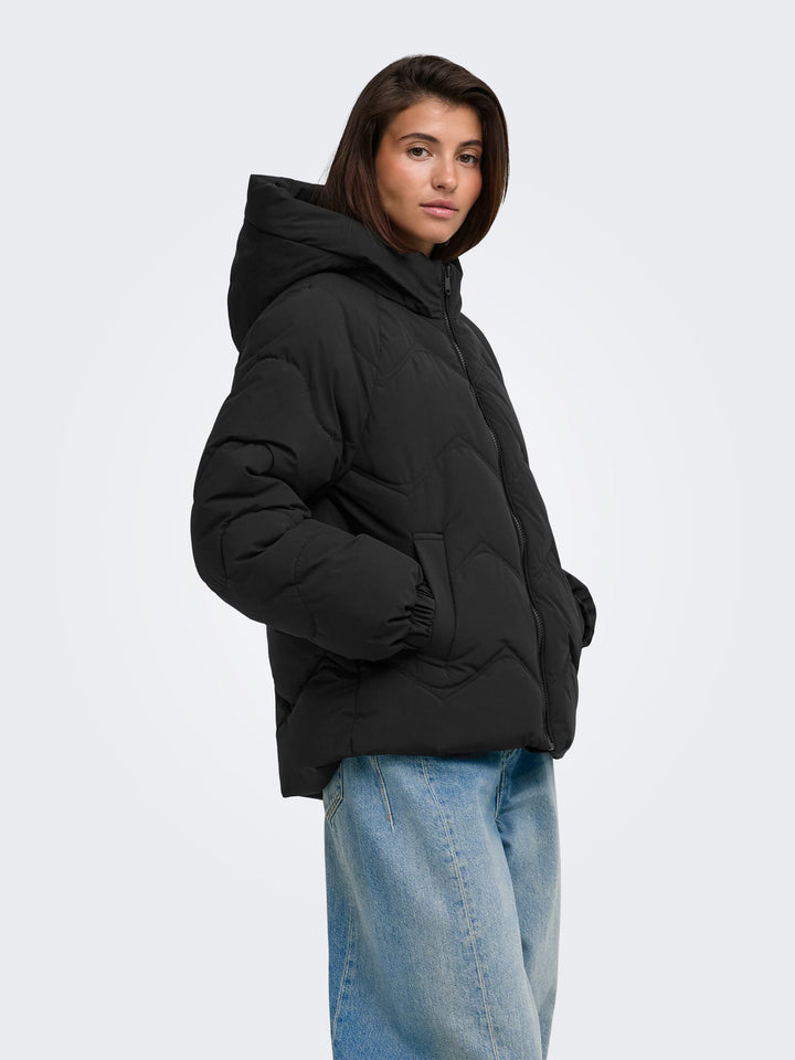 Jacqueline de Yong 15376541 power winterjas zwart – dames