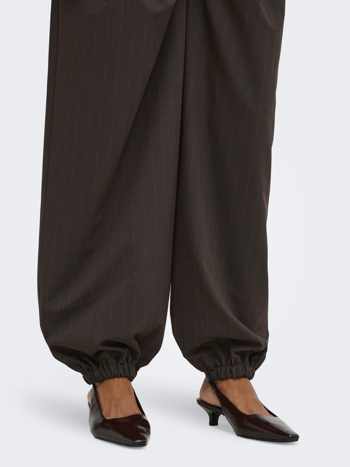Jacqueline de Yong 15386815 madeline lange broek dames bruin dessin