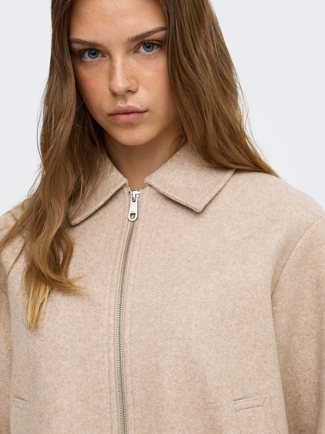 Only 15382201 Trish bomberjack zand – dames