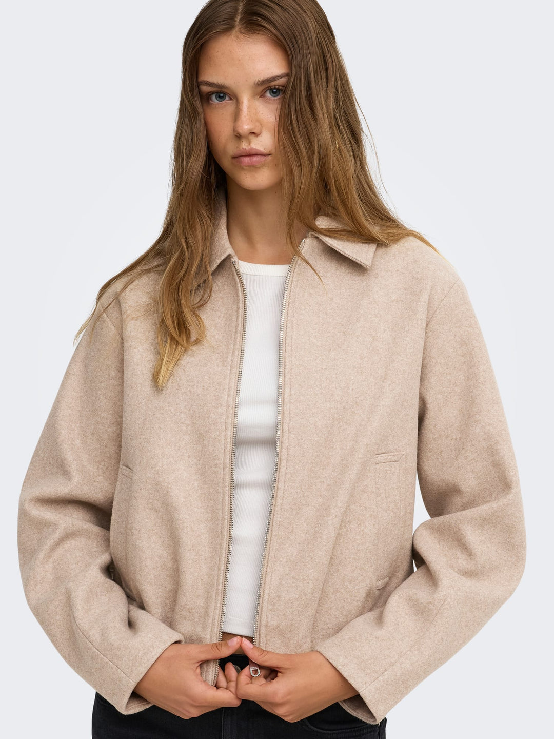 Only 15382201 Trish bomberjack zand – dames