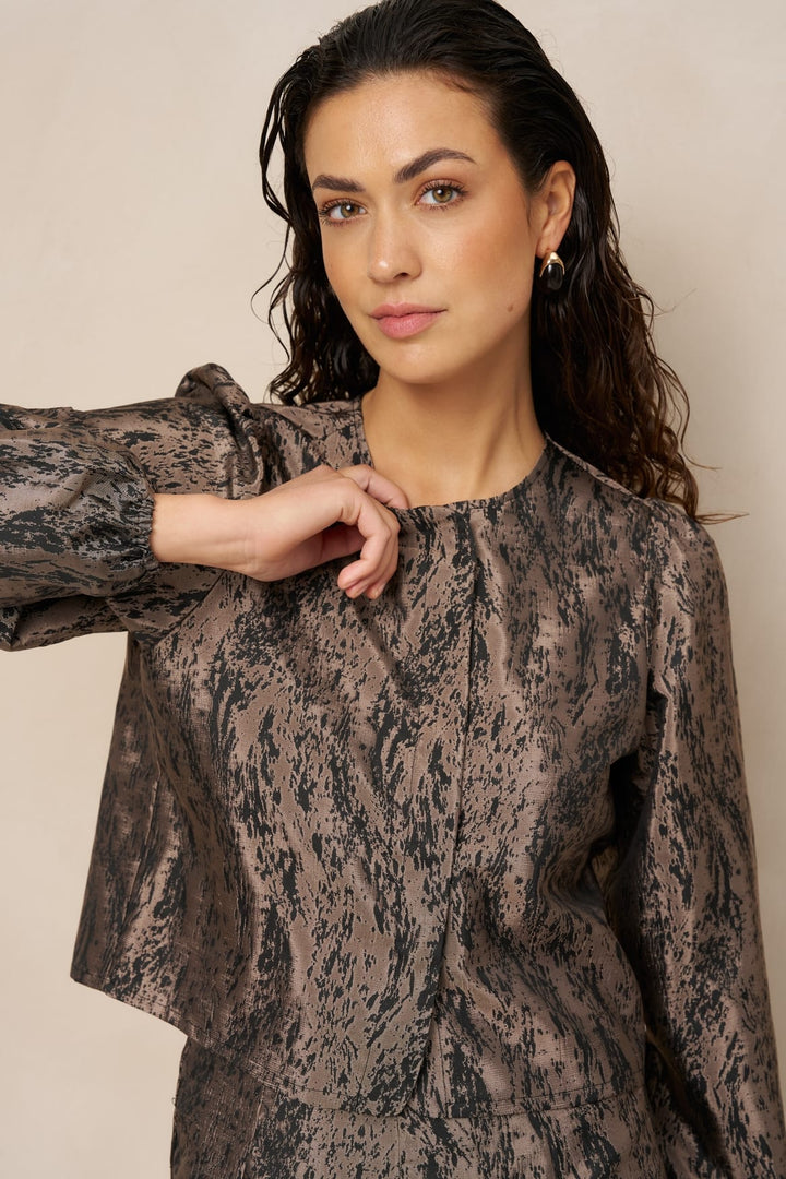 Lofty Manner RJ04 - Blouse Hedda - Jacquard bruin dessin