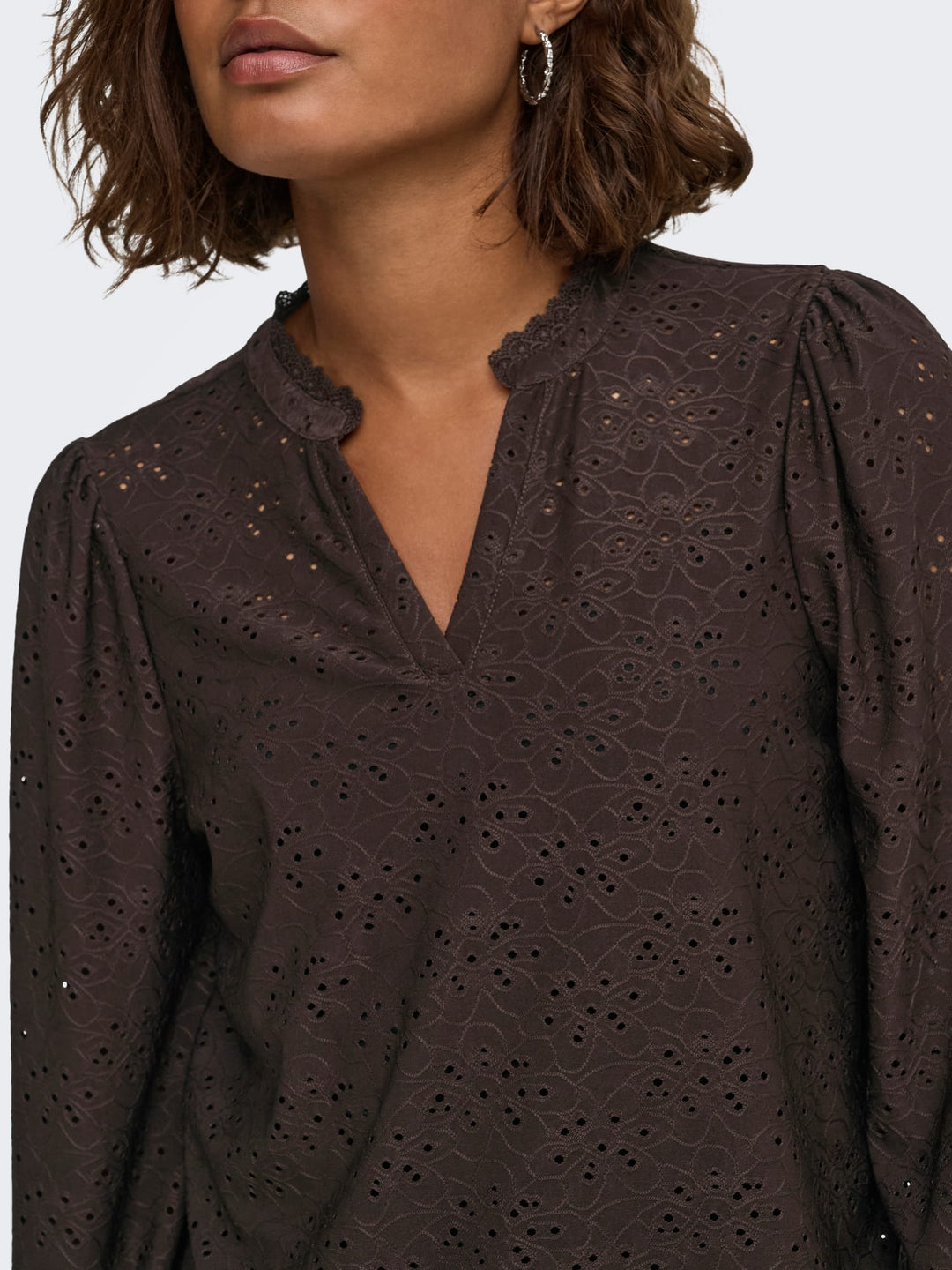 Only 15386530 Smilla top met lange mouwen bruin – dames