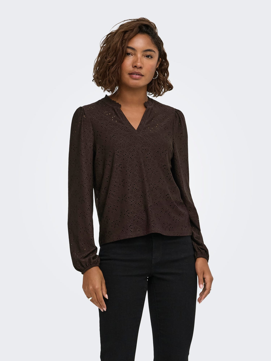 Only 15386530 Smilla top met lange mouwen bruin – dames
