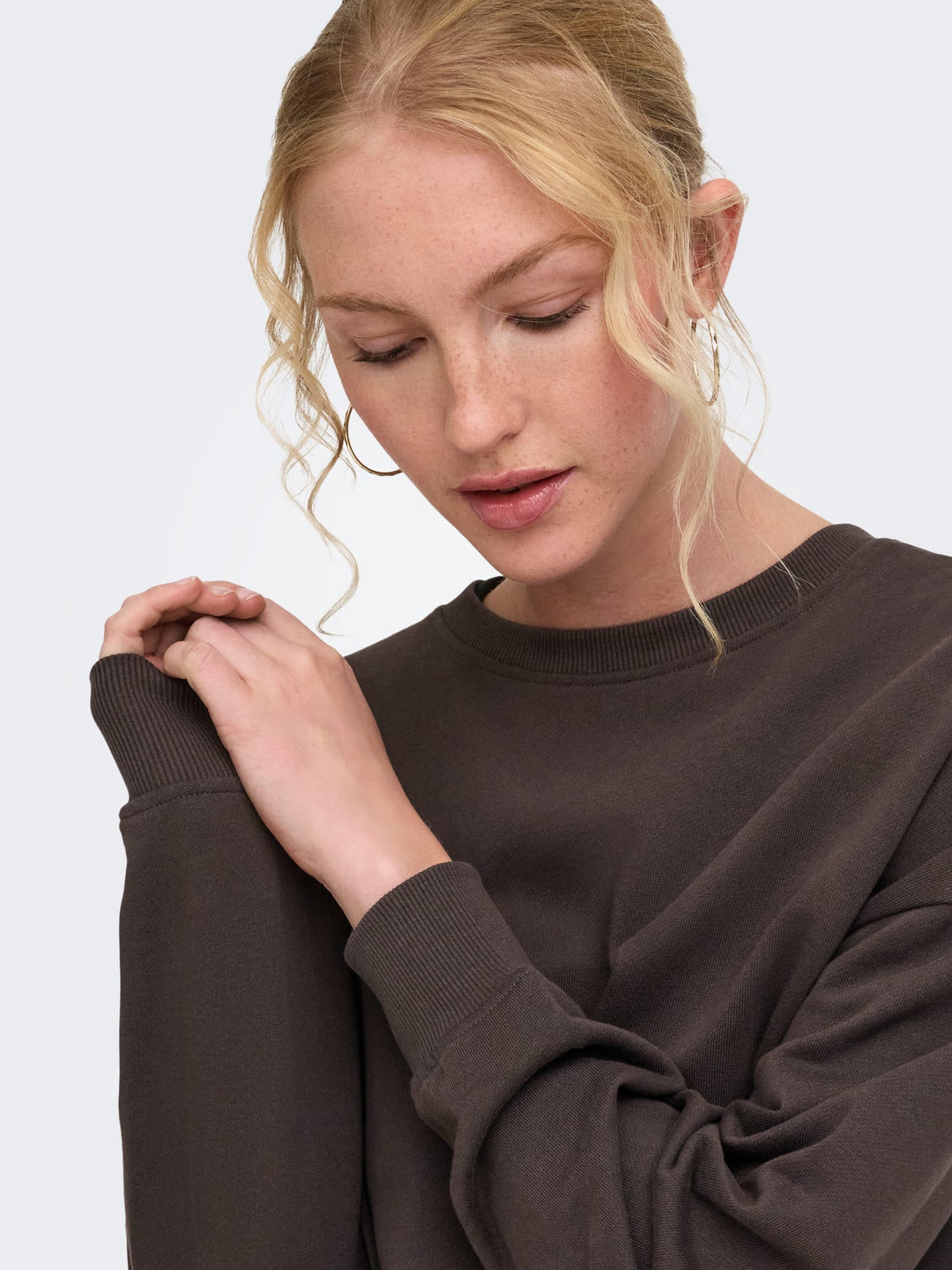 Only 15390754 catrin sweater bruin dessin – dames
