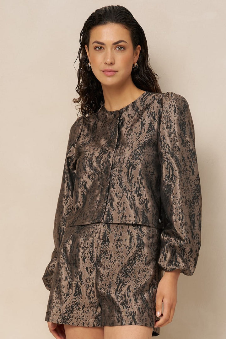 Lofty Manner RJ04 - Blouse Hedda - Jacquard bruin dessin