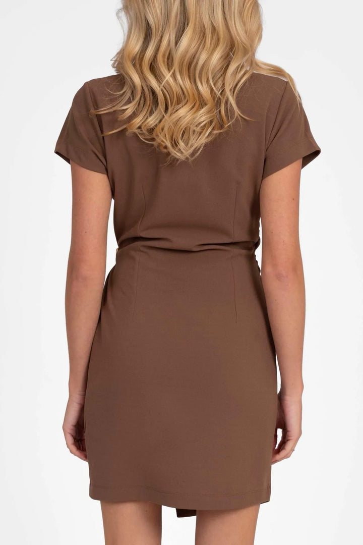 Nikkie N 5-238 2604 jurk kort bruin – dames