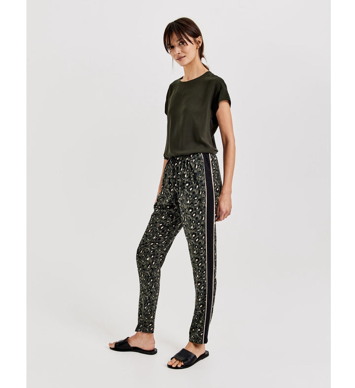 Harper and Yve SS25T104 lange broek dames groen dessin